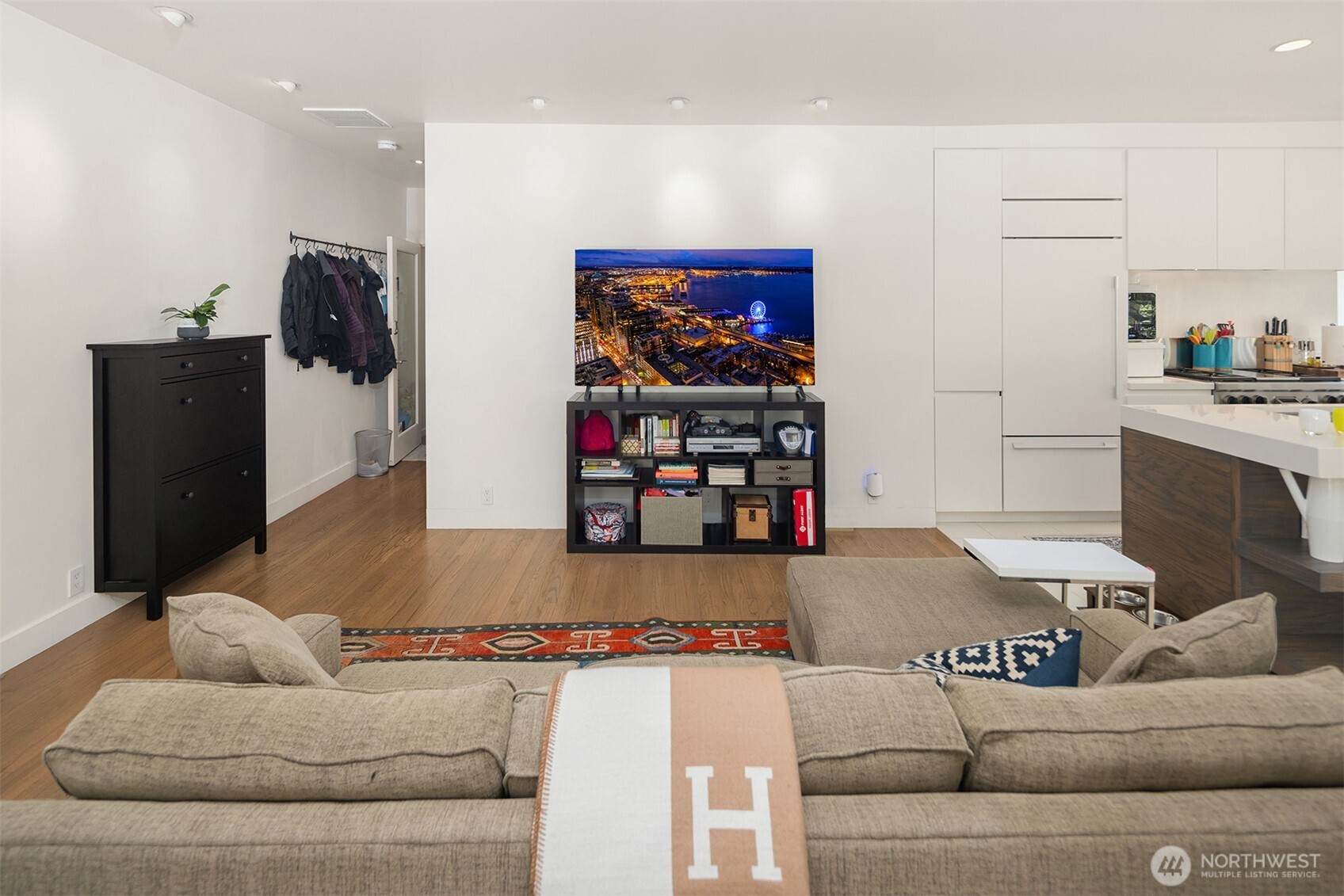 2809 S Mount Rainier Drive 1