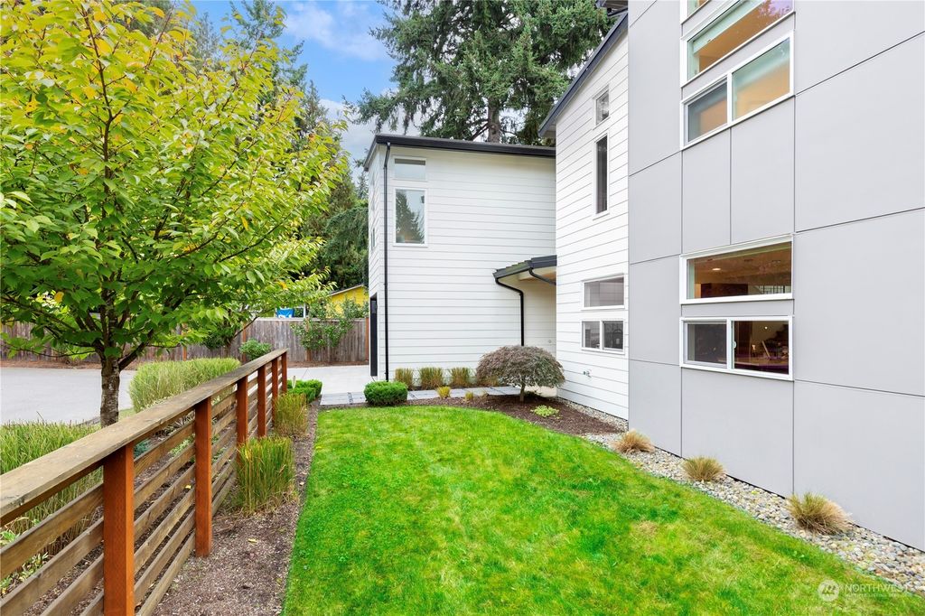 Photo of 602 Hubbard Rd, Lynnwood, WA 98036 (MLS # 2171749)