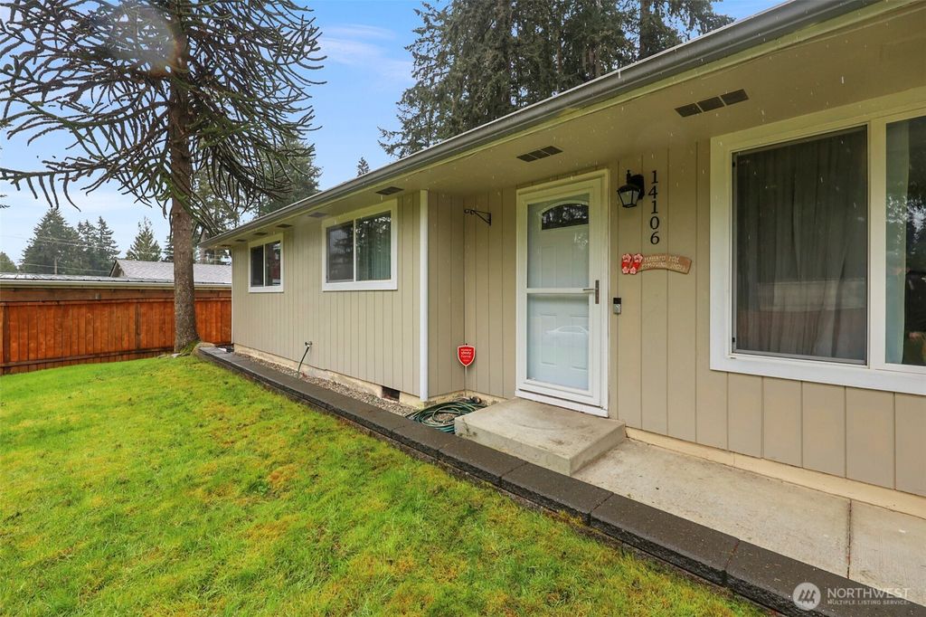 Photo of 14106 Cascadian Way, Everett, WA 98208 (MLS # 2508664)
