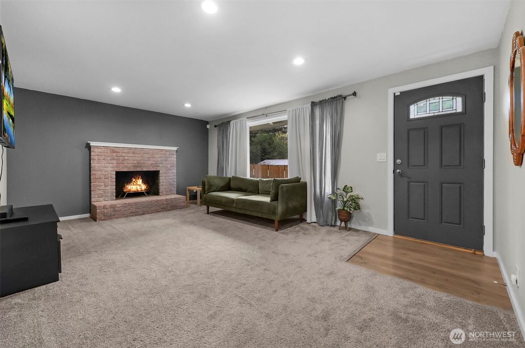 Photo of 14106 Cascadian Way, Everett, WA 98208 (MLS # 2508664)