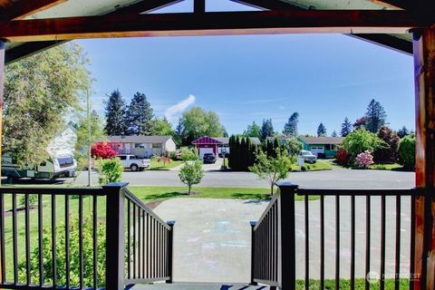 Photo of 1113 Curtis Street, Burlington, WA 98233 (MLS # 2522834)