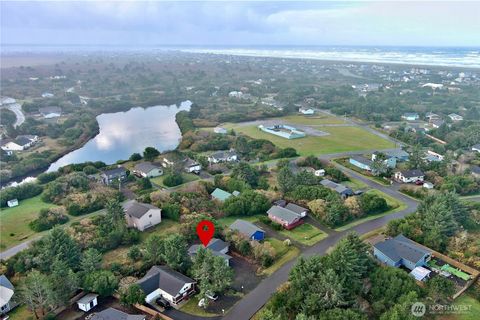 Photo of 277 S Wynoochee Drive SW, Ocean Shores, WA 98569 (MLS # 2451529)