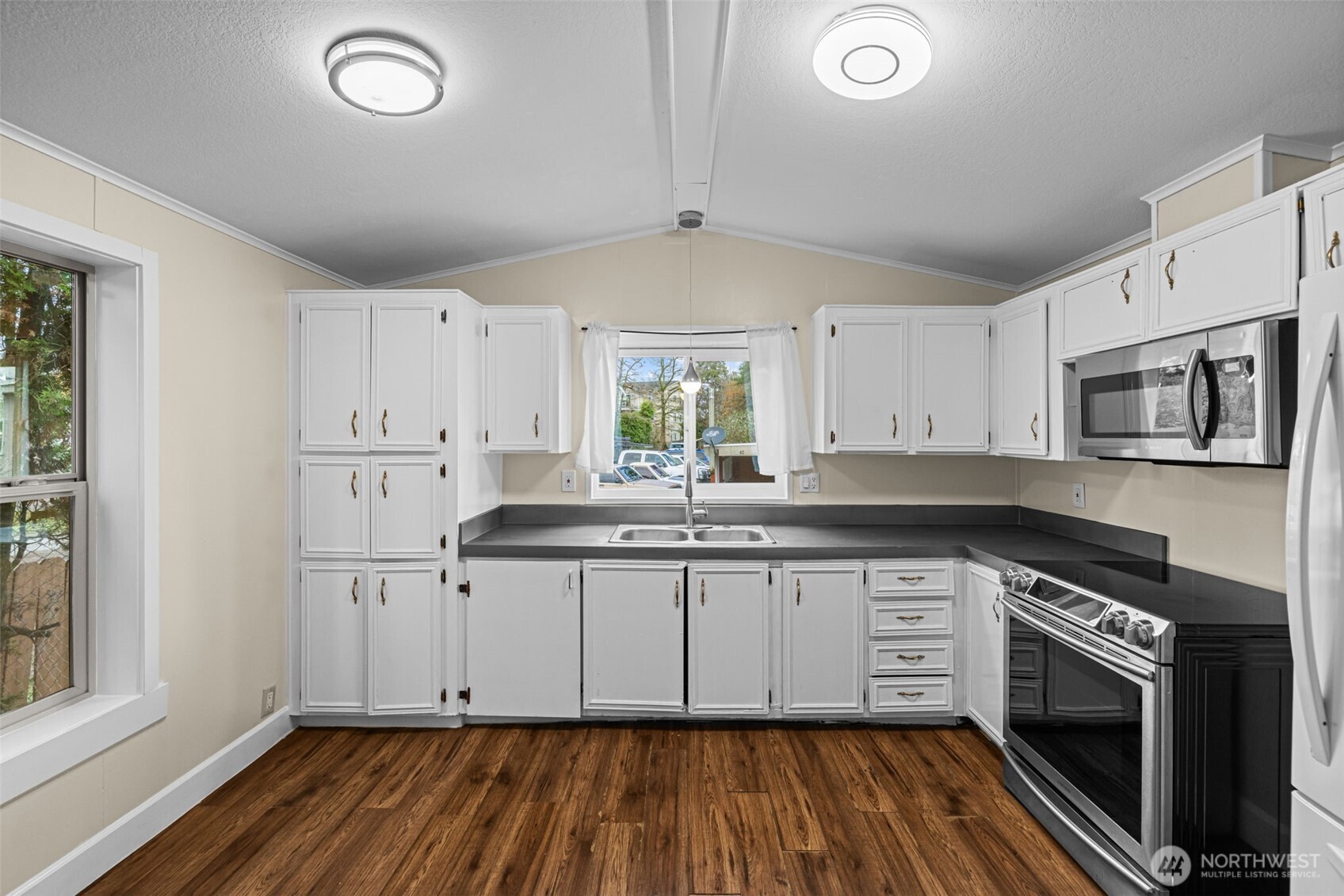 10302 Lakeview Avenue SW 42