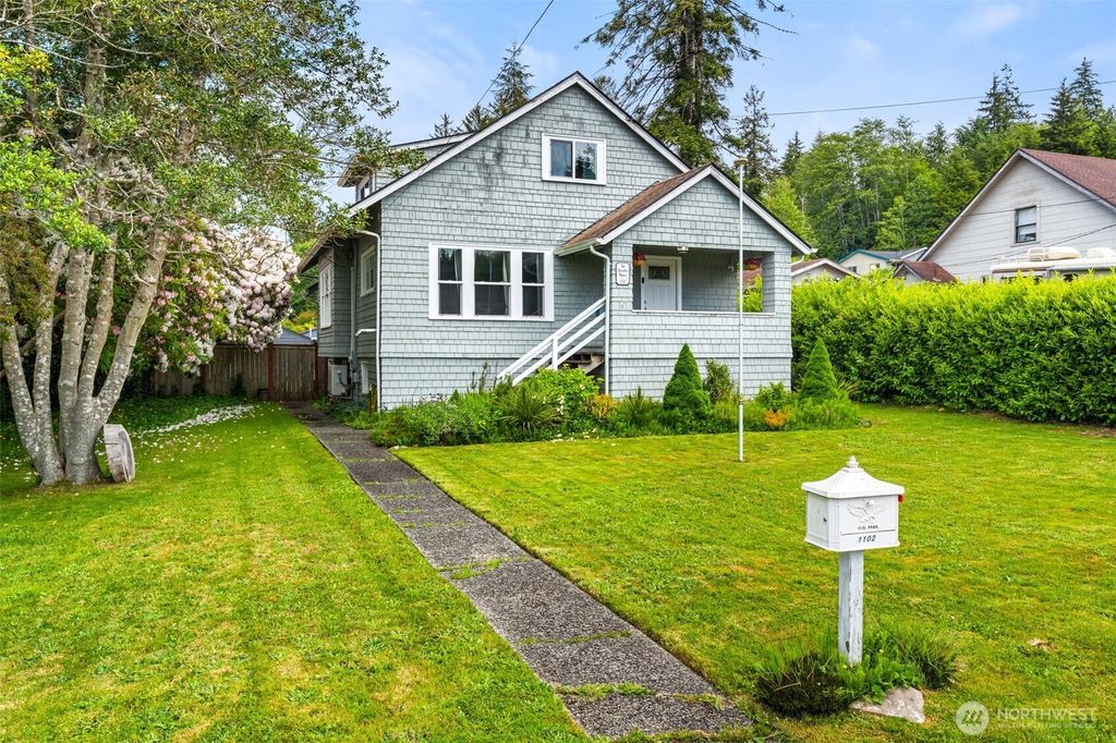 Photo of 1102 Tecumseh Street, Aberdeen, WA 98520 (MLS # 2514207)