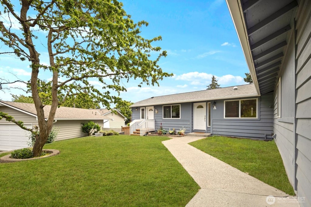 Photo of 12005 NE 134th Place, Kirkland, WA 98034 (MLS # 2535401)