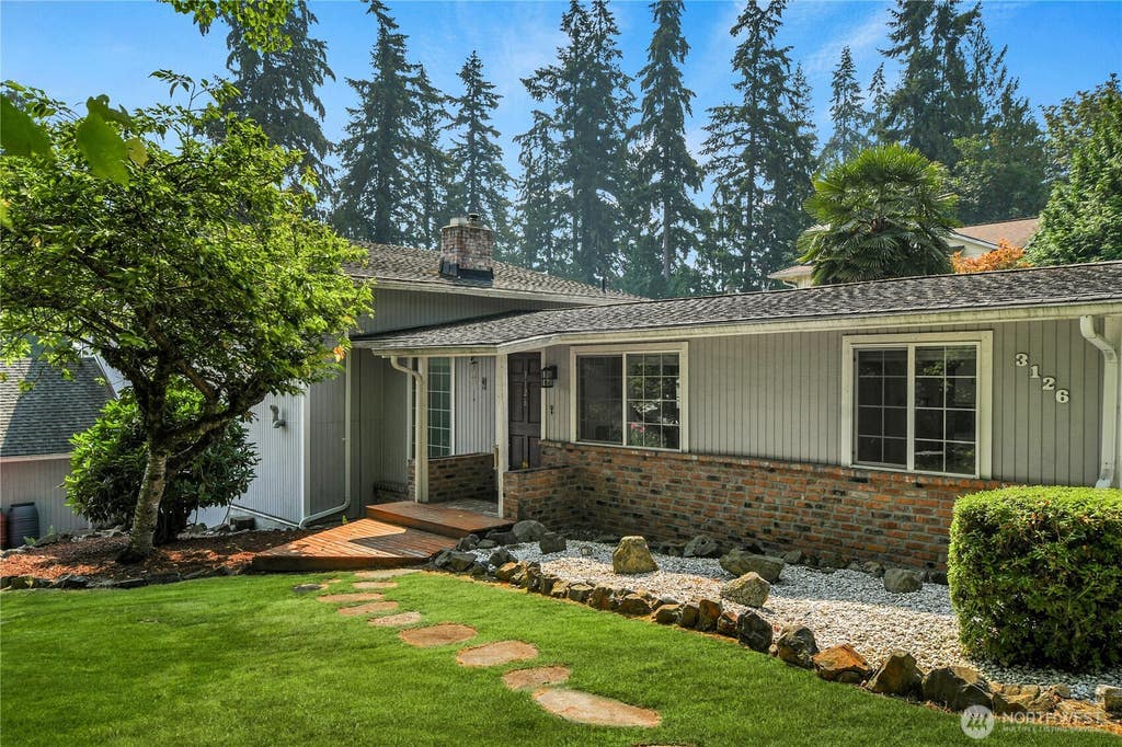 Photo of 3126 170th Street SW, Lynnwood, WA 98037 (MLS # 2566022)