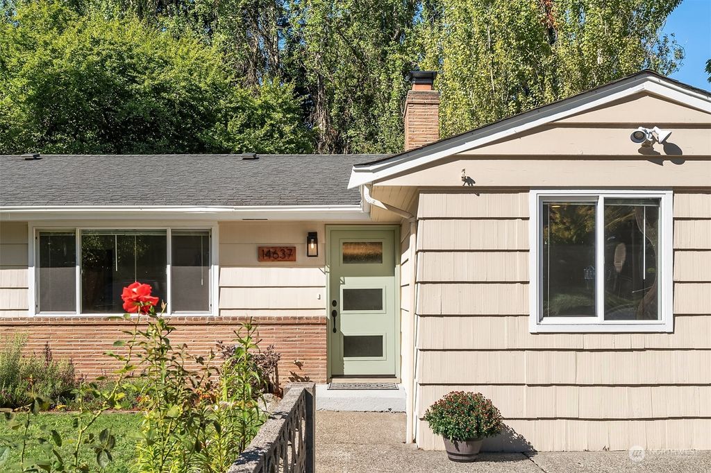 Photo of 14637 6th Avenue SW, Burien, WA 98166 (MLS # 2159291)