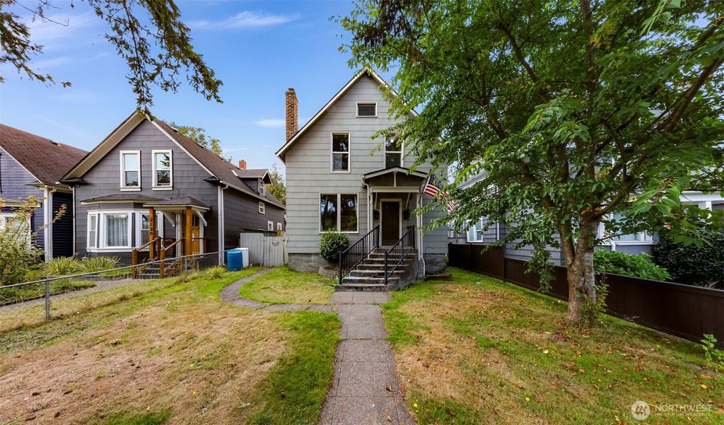 Photo of 2118 Hoyt Avenue, Everett, WA 98201 (MLS # 2440471)
