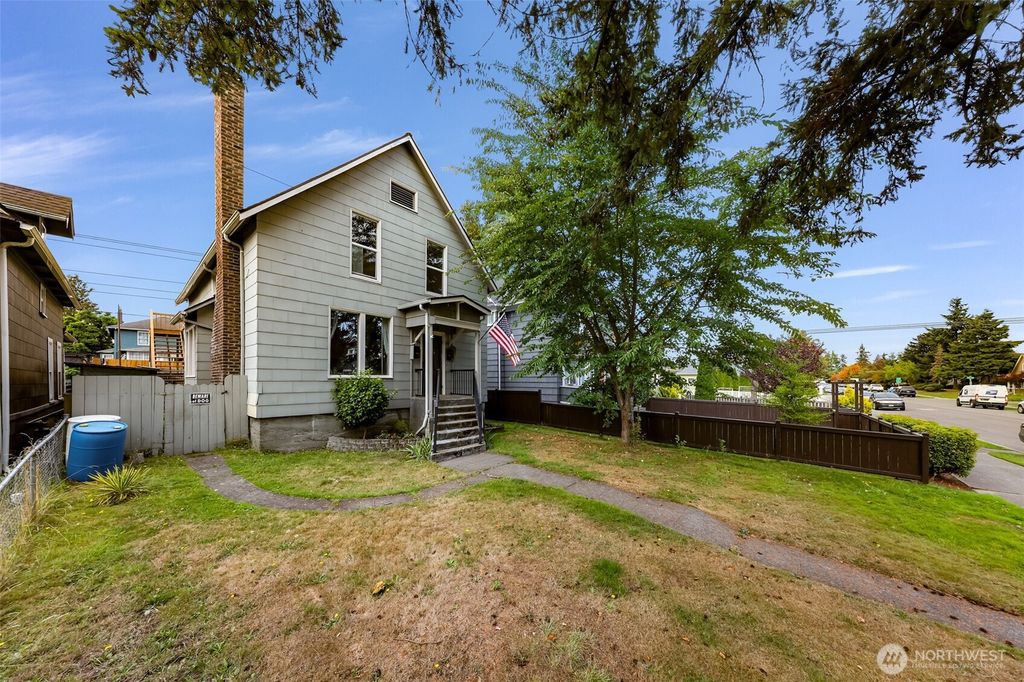 Photo of 2118 Hoyt Avenue, Everett, WA 98201 (MLS # 2440471)