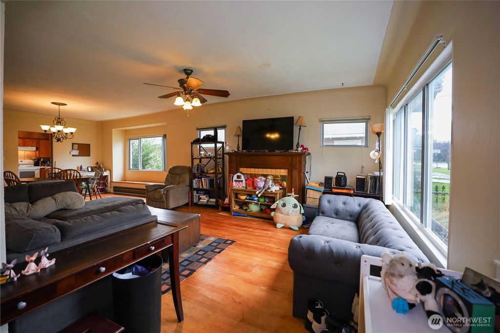 Photo of 807 Maple Street, Hoquiam, WA 98550 (MLS # 2453435)