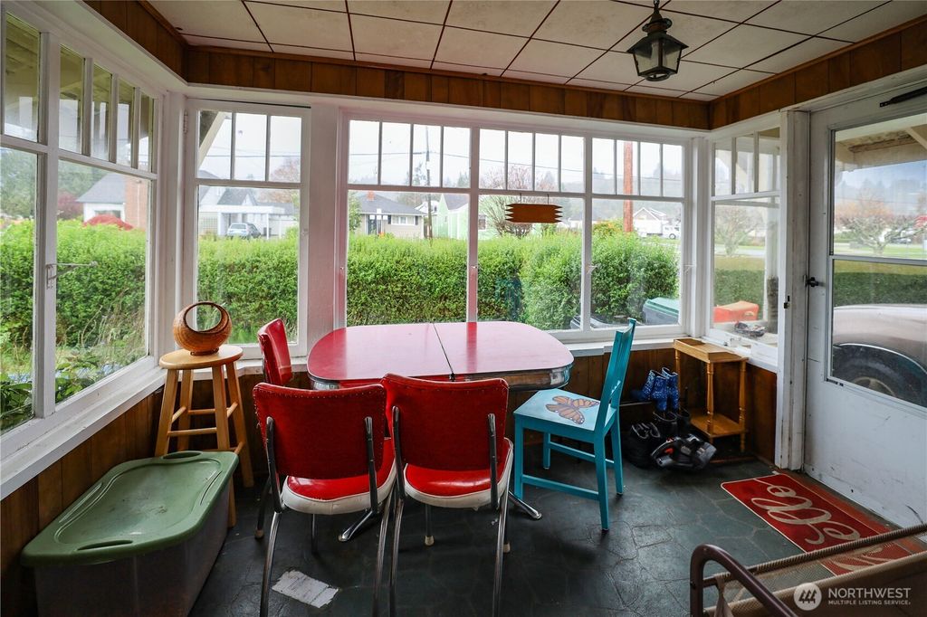 Photo of 807 Maple Street, Hoquiam, WA 98550 (MLS # 2453435)