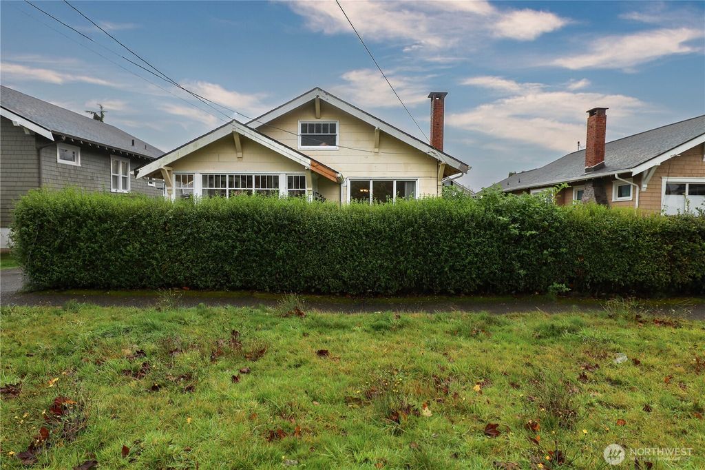 Photo of 807 Maple Street, Hoquiam, WA 98550 (MLS # 2453435)