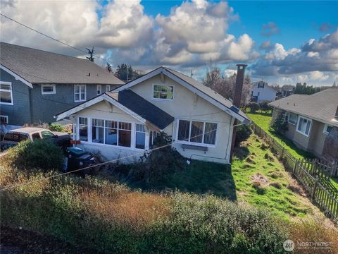 Photo of 807 Maple Street, Hoquiam, WA 98550 (MLS # 2453435)
