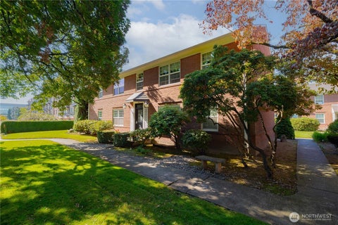 Photo of 306 E 12th Street #C, Vancouver, WA 98660 (MLS # 2587843)