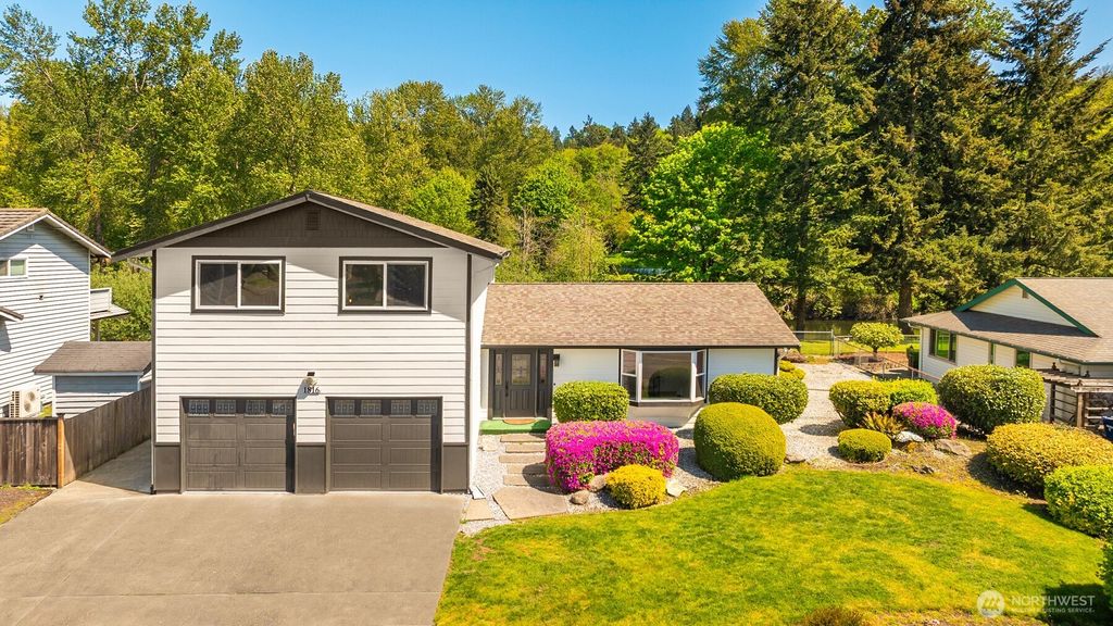 Photo of 1816 Riverview Drive NE, Auburn, WA 98002 (MLS # 2516245)