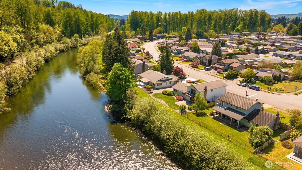Photo of 1816 Riverview Drive NE, Auburn, WA 98002 (MLS # 2516245)