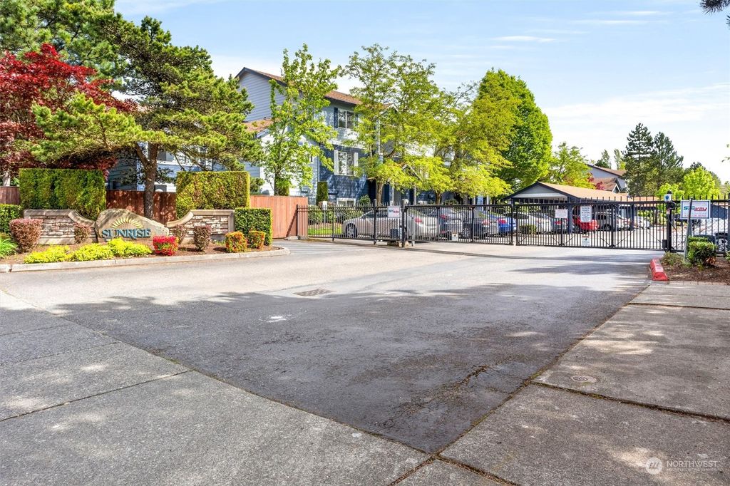 Photo of 10825 SE 200th Street #H103, Kent, WA 98031 (MLS # 2069829)