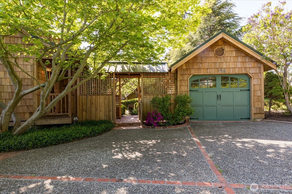 Photo of 195 Perry Drive, Coupeville, WA 98239 (MLS # 2556879)