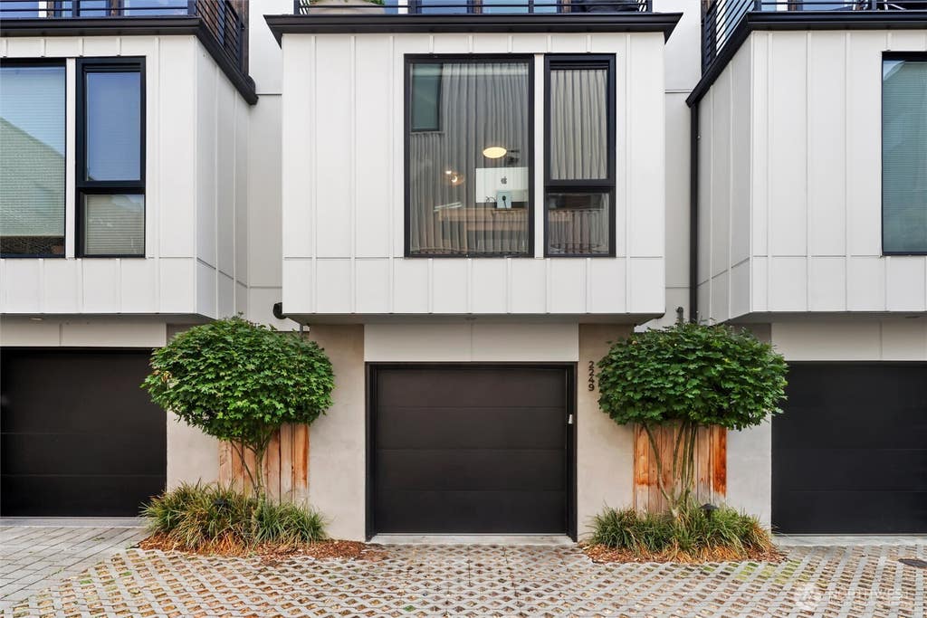 Photo of 2249 Minor Ave AVE E, Seattle, WA 98102 (MLS # 2560695)