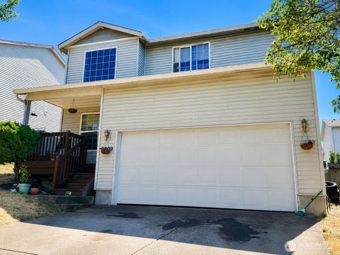 Photo of 1209 W 32nd Circle, Vancouver, WA 98660 (MLS # 2541602)