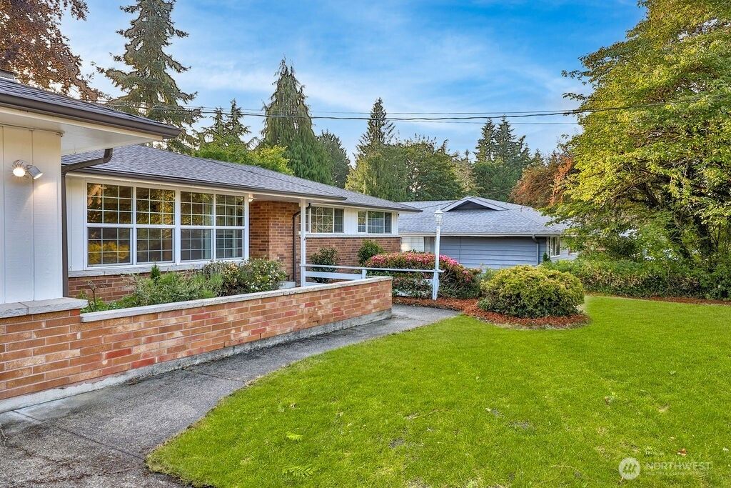 Photo of 731 Maplewood Avenue, Kent, WA 98030 (MLS # 2392587)