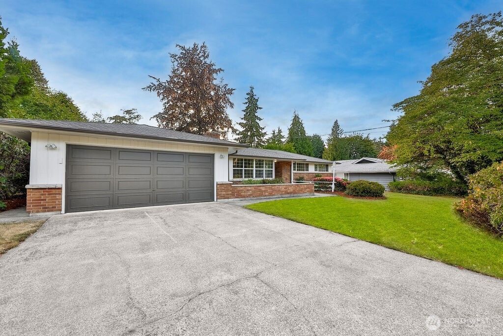 Photo of 731 Maplewood Avenue, Kent, WA 98030 (MLS # 2392587)