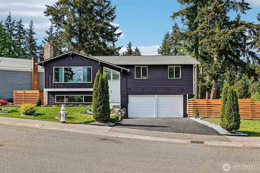 Photo of 9232 NE 139th Street, Kirkland, WA 98034 (MLS # 2522763)