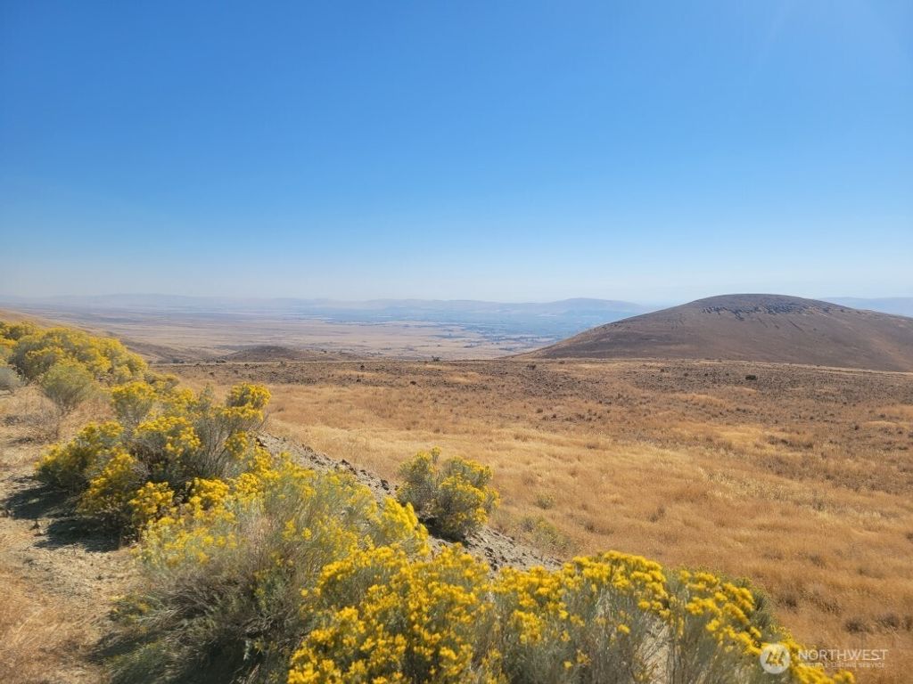 Photo of 0 N Roza Hill Drive, Yakima, WA 98901 (MLS # 2541941)
