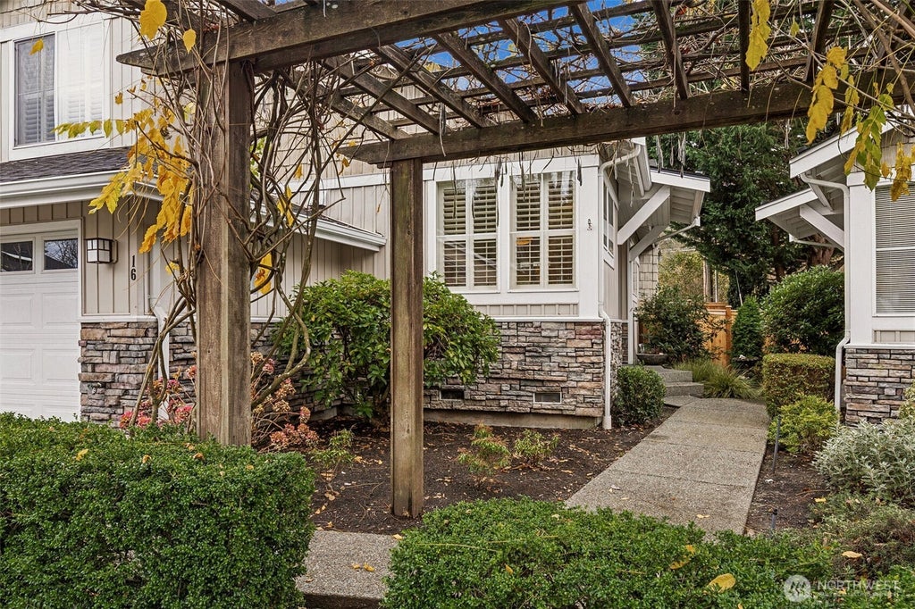 Photo of 120 Newport Way NW #16, Issaquah, WA 98027 (MLS # 2552784)