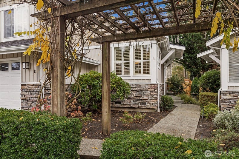 120 Newport Way NW 16