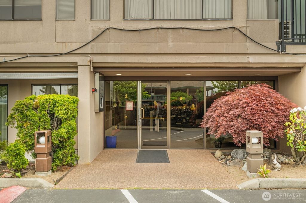 Photo of 601 S 227th Street #403N, Des Moines, WA 98198 (MLS # 2525693)