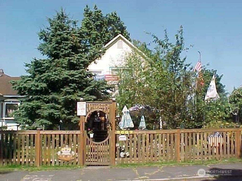 Photo of 2602 Baker Avenue, Everett, WA 98201 (MLS # 2365081)
