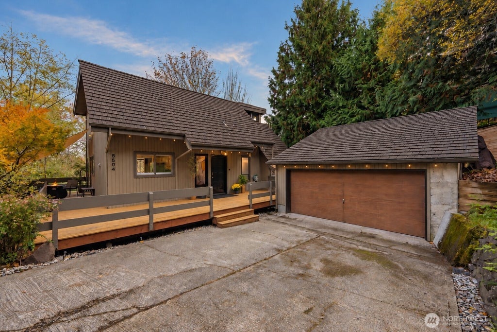 Photo of 5504 NE 190th Street, Kenmore, WA 98028 (MLS # 2587484)