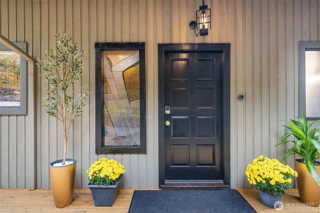 Photo of 5504 NE 190th Street, Kenmore, WA 98028 (MLS # 2587484)