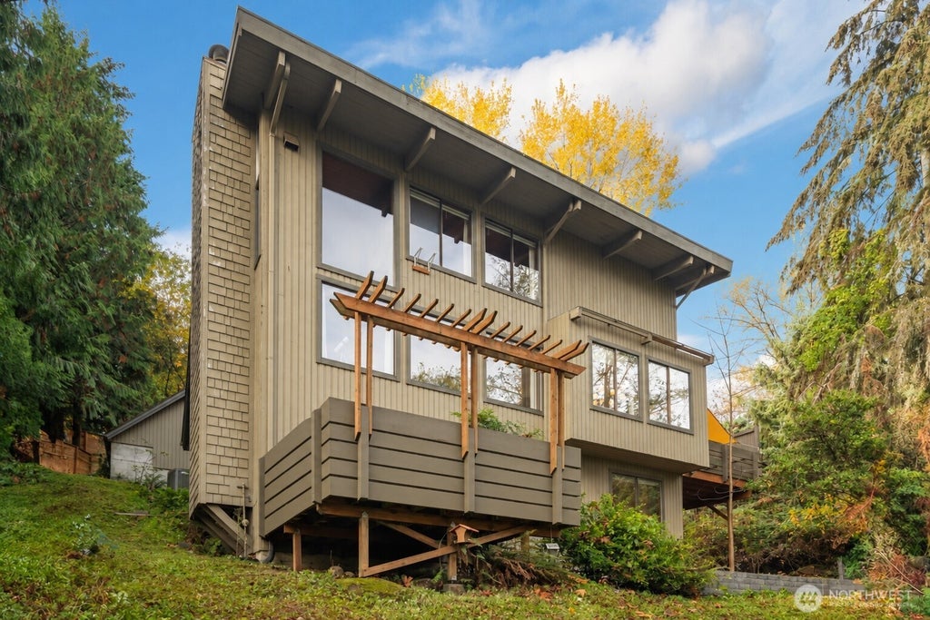 Photo of 5504 NE 190th Street, Kenmore, WA 98028 (MLS # 2587484)