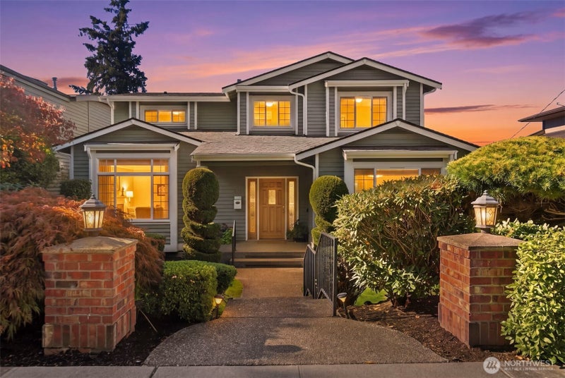 305 8th Avenue W