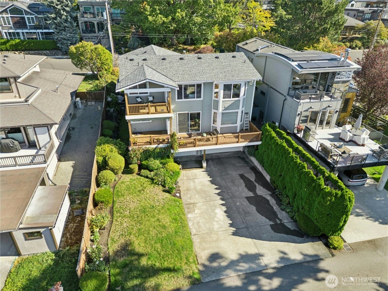 305 8th Avenue W