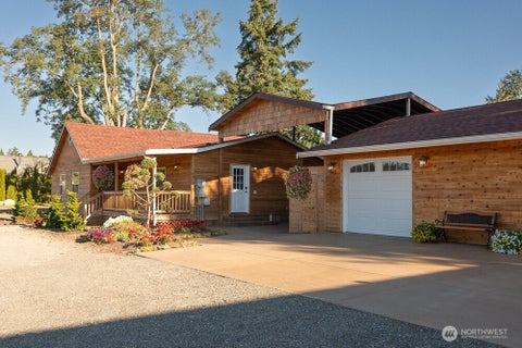 Photo of 15329 104th Avenue SE, Yelm, WA 98597 (MLS # 2588062)