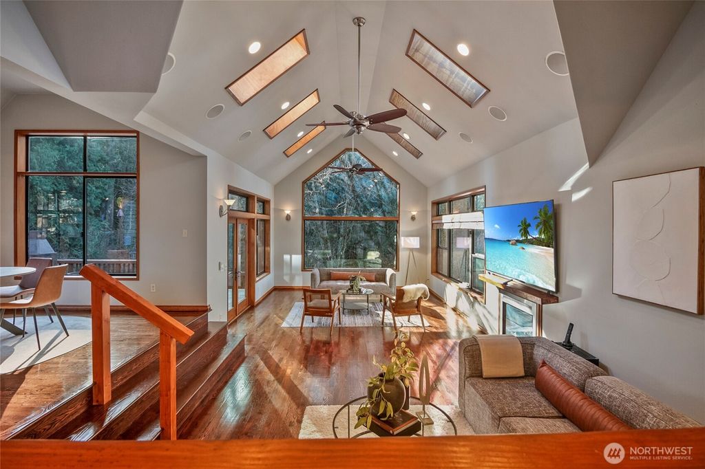 Photo of 11011 NE 140th Street, Kirkland, WA 98034 (MLS # 2472545)