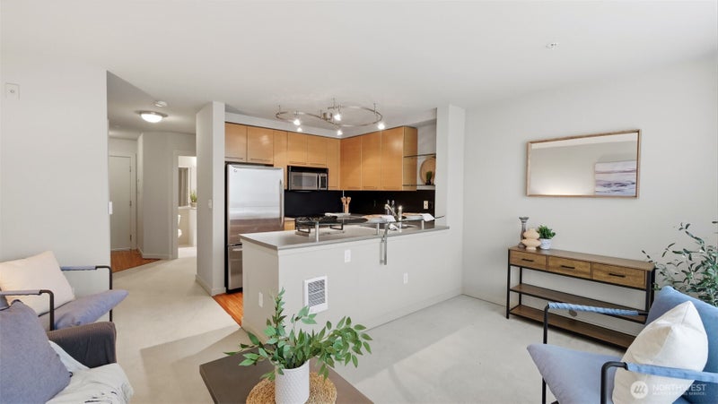 1420 E Pine Street E606