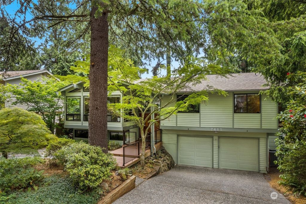 Photo of 7611 128th Place NE, Kirkland, WA 98033 (MLS # 2128168)