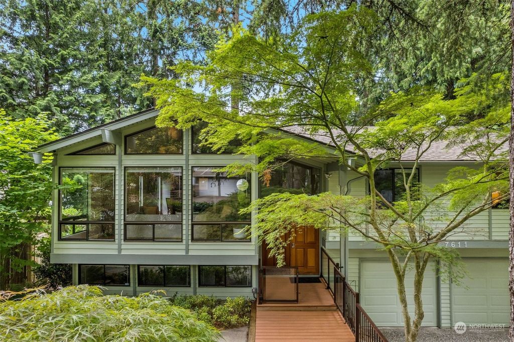 Photo of 7611 128th Place NE, Kirkland, WA 98033 (MLS # 2128168)