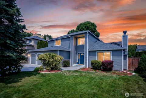 Photo of 1922 Leavenworth Place, Wenatchee, WA 98801 (MLS # 2545387)