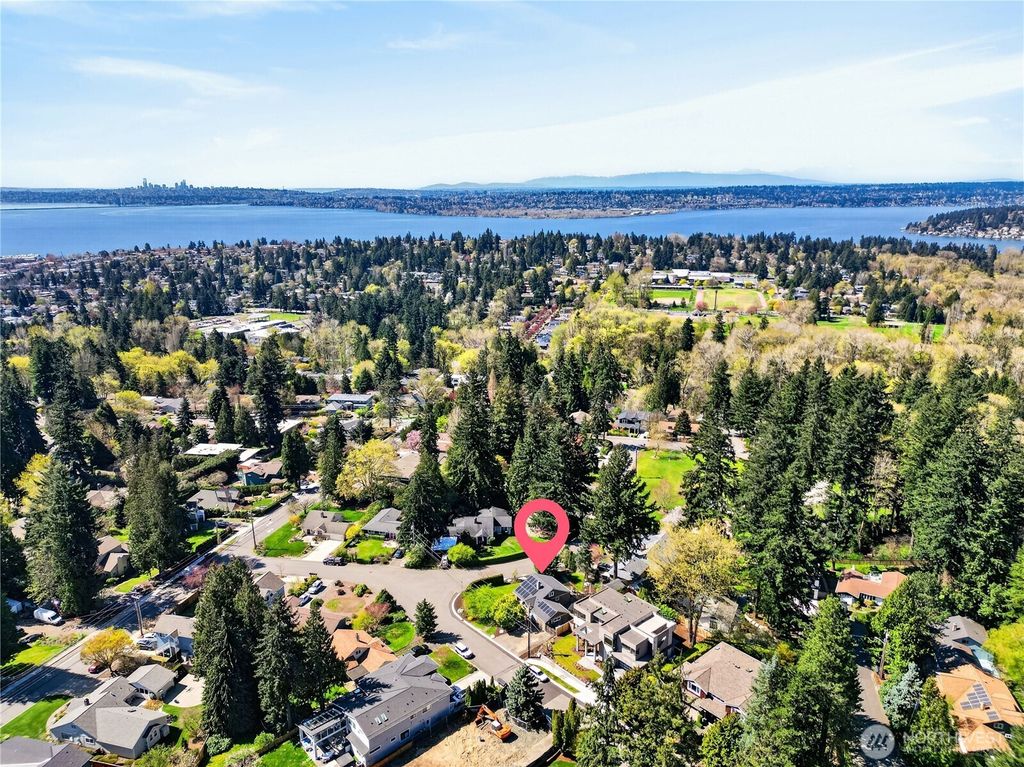Photo of 10007 114th Place NE, Kirkland, WA 98033 (MLS # 2498918)