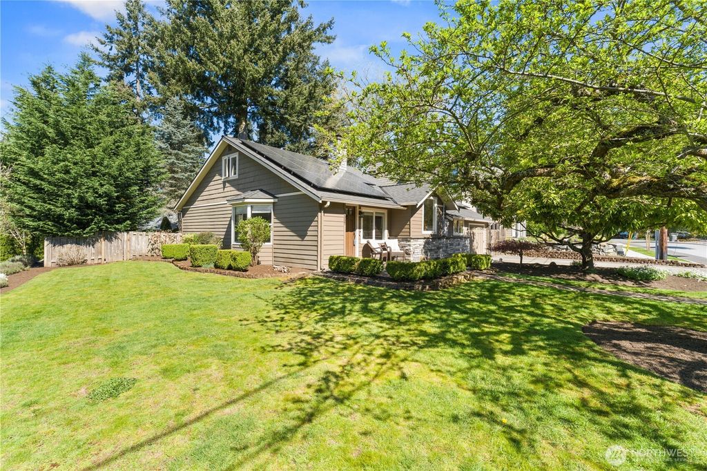 Photo of 10007 114th Place NE, Kirkland, WA 98033 (MLS # 2498918)