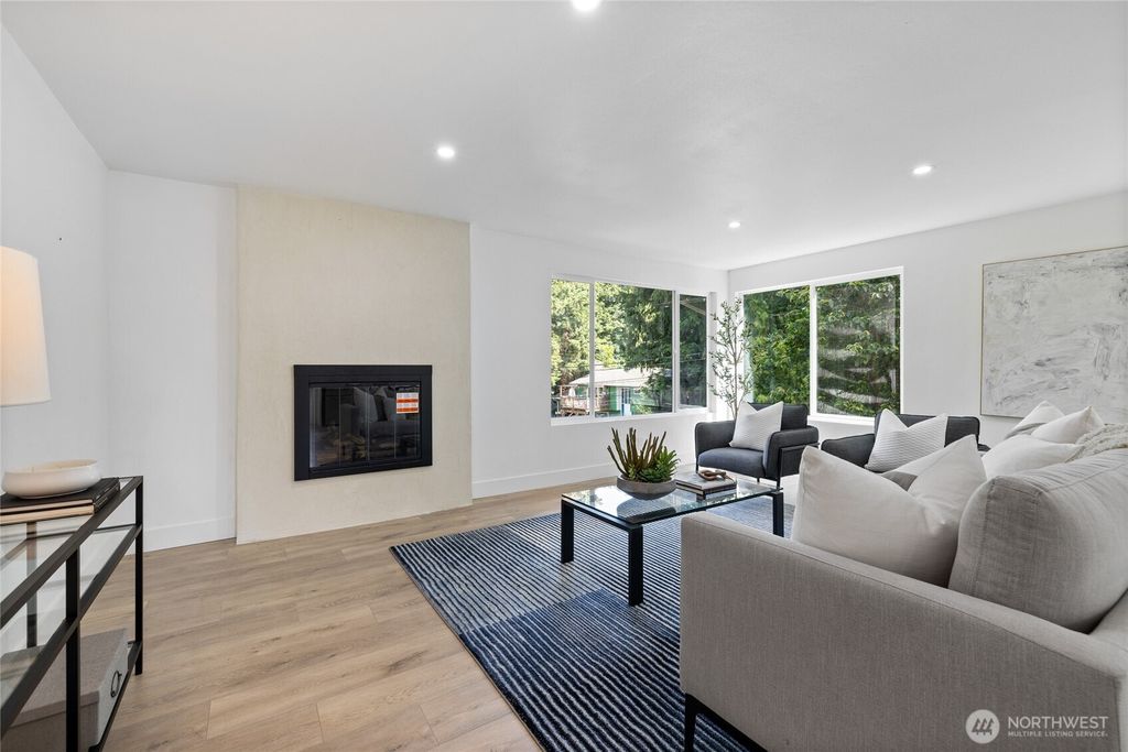 Photo of 824 SW 301st Pl Pl, Federal Way, WA 98023 (MLS # 2394283)