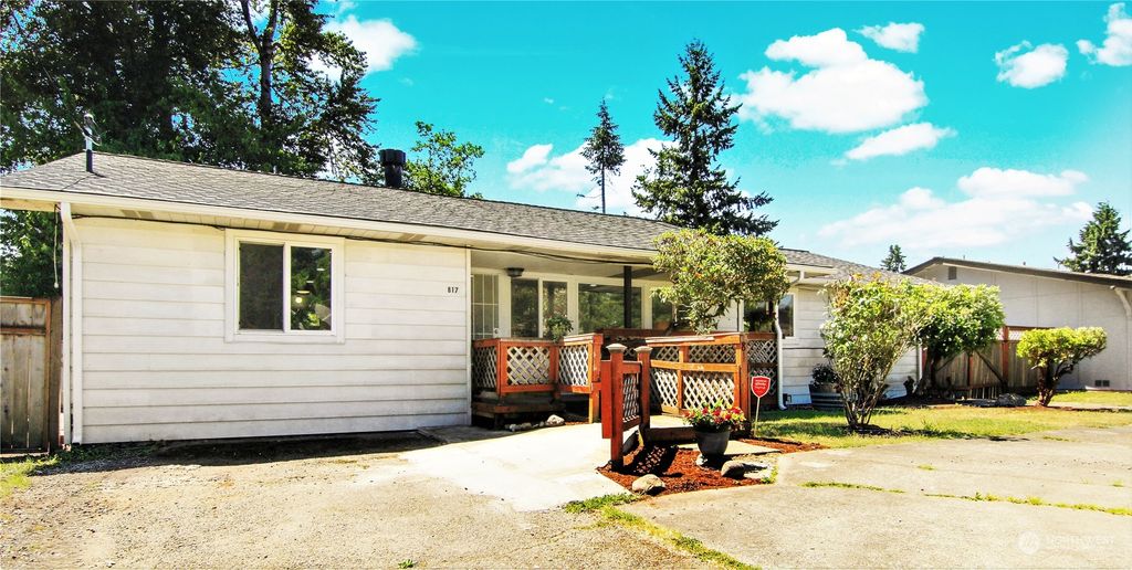 Photo of 817 S 317th Street, Federal Way, WA 98003 (MLS # 2074650)