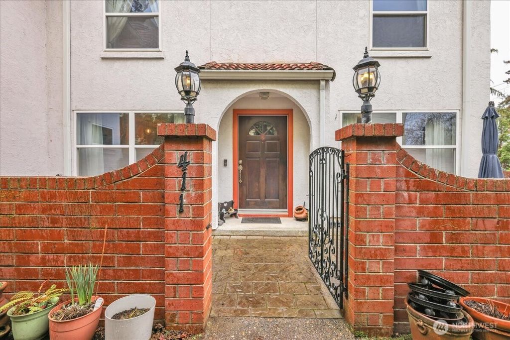 Photo of 411 N Yakima Avenue, Tacoma, WA 98403 (MLS # 2491659)