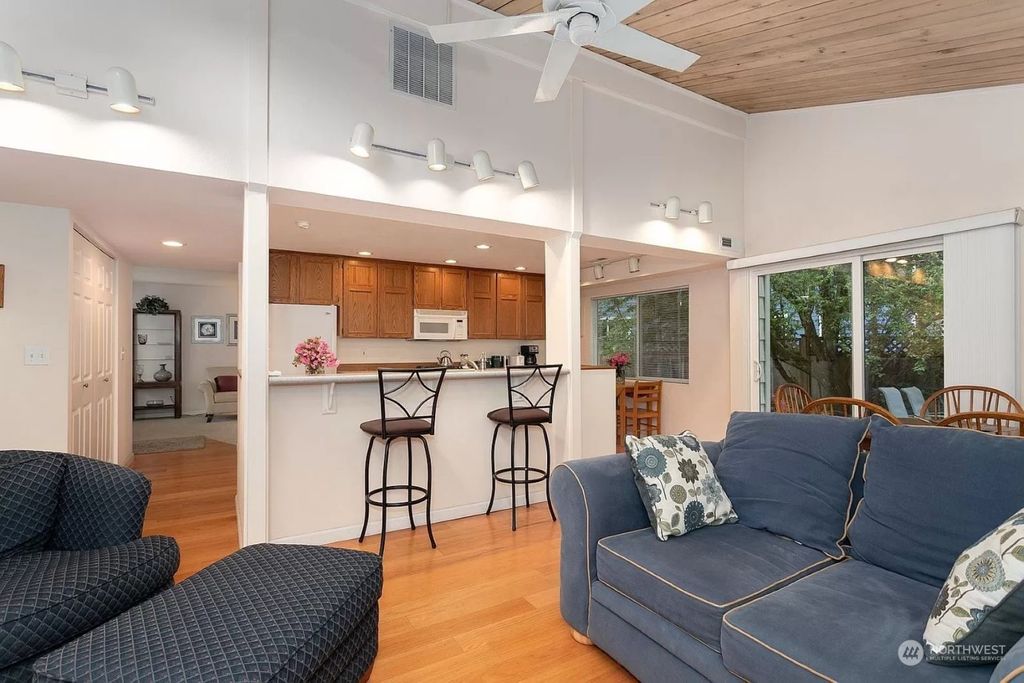 Photo of 14151 126th Avenue NE, Kirkland, WA 98034 (MLS # 2184374)