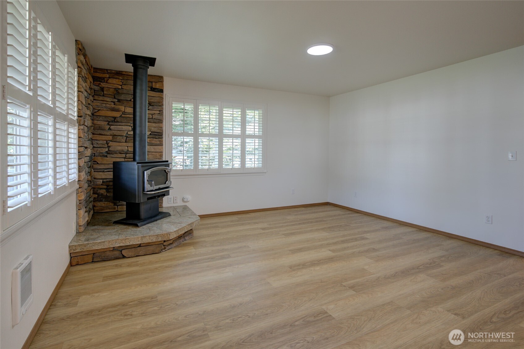 165 N Narwhal Loop NW